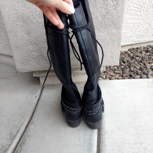 Women's Black Heel Boot - Picture 7 of 10